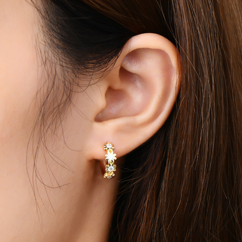 Daisy flower moissanite ear ring